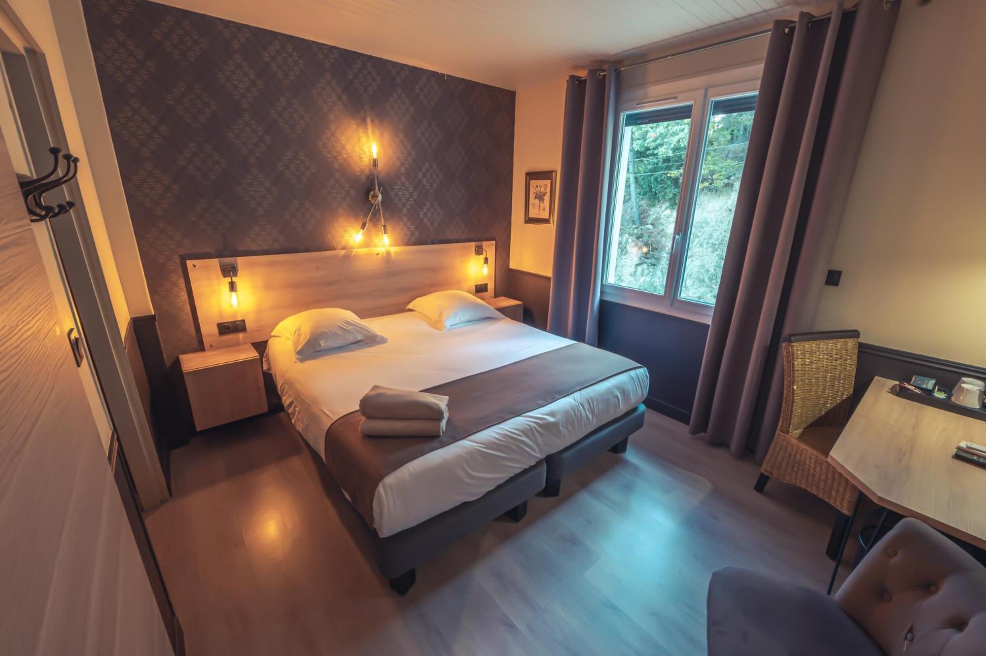 Logis Hotel Restaurant Le Plantevin Propiac Exterior foto